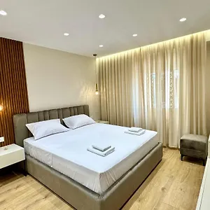  Hotel E&r At Myslym Shyri Albania